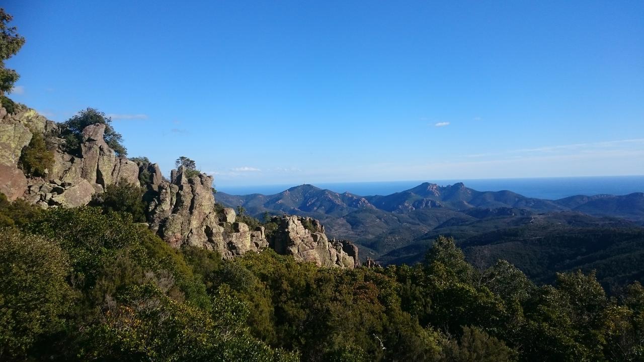 L'Estirado Des Adrets Hotel Les Adrets-de-l'Esterel Ngoại thất bức ảnh